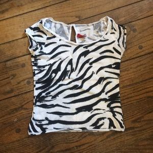 Zebra Tee with button keyhole back